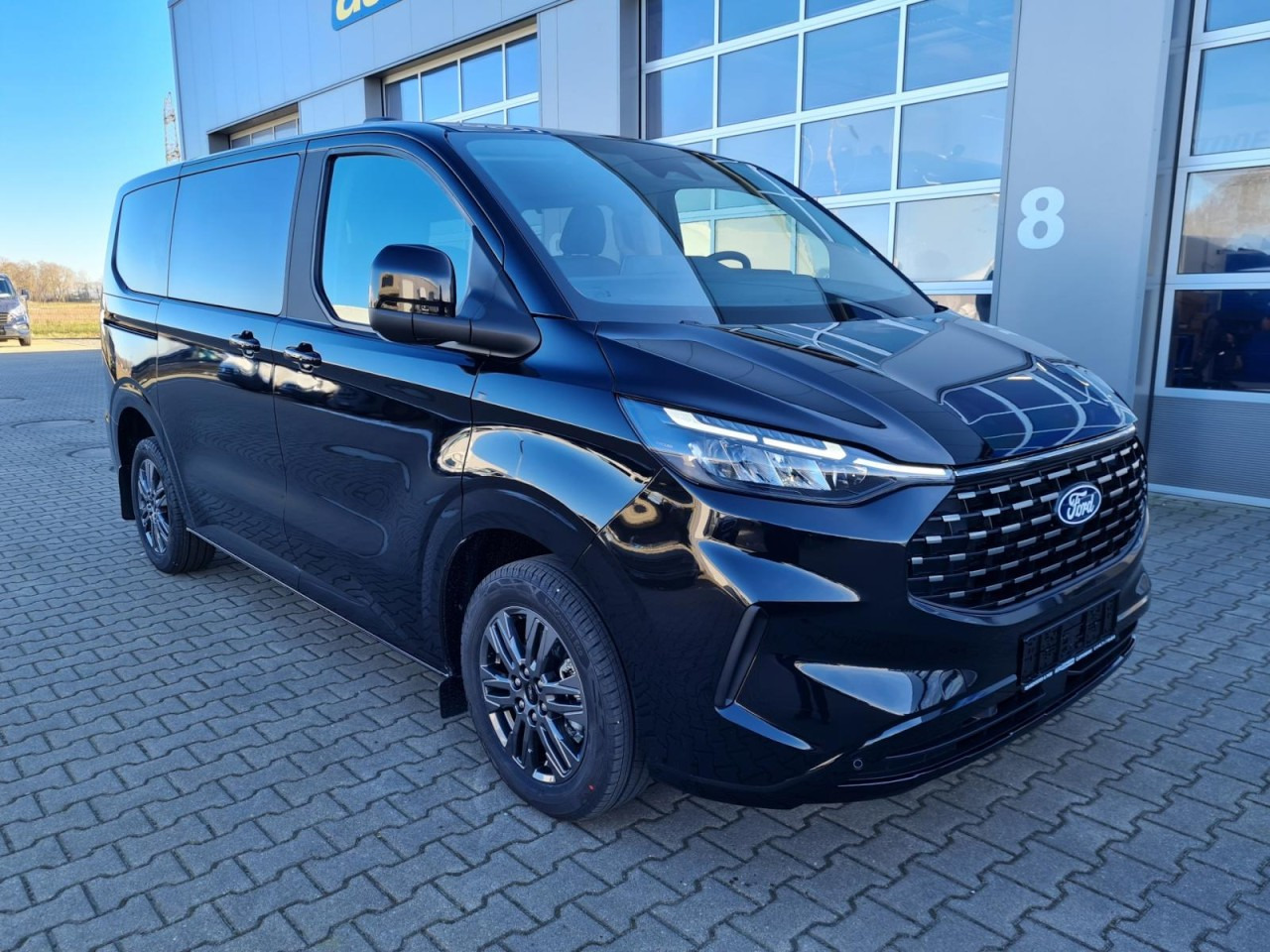 Ford Tourneo Custom 320 L1 AG Titanium X AHK LED NAVI 2X SCHIEBE - Furgoneta combi: foto 3 Ford Tourneo Custom 320 L1 AG Titanium X AHK LED NAVI 2X SCHIEBE - Furgoneta combi: foto 3