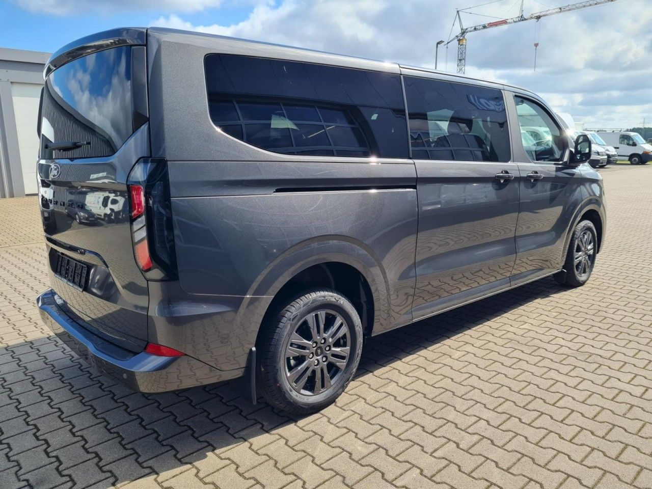 Ford Tourneo Custom 8 Sitze 320 L2 Titanium LED AUTOM - Furgoneta de pasajeros: foto 5 Ford Tourneo Custom 8 Sitze 320 L2 Titanium LED AUTOM - Furgoneta de pasajeros: foto 5