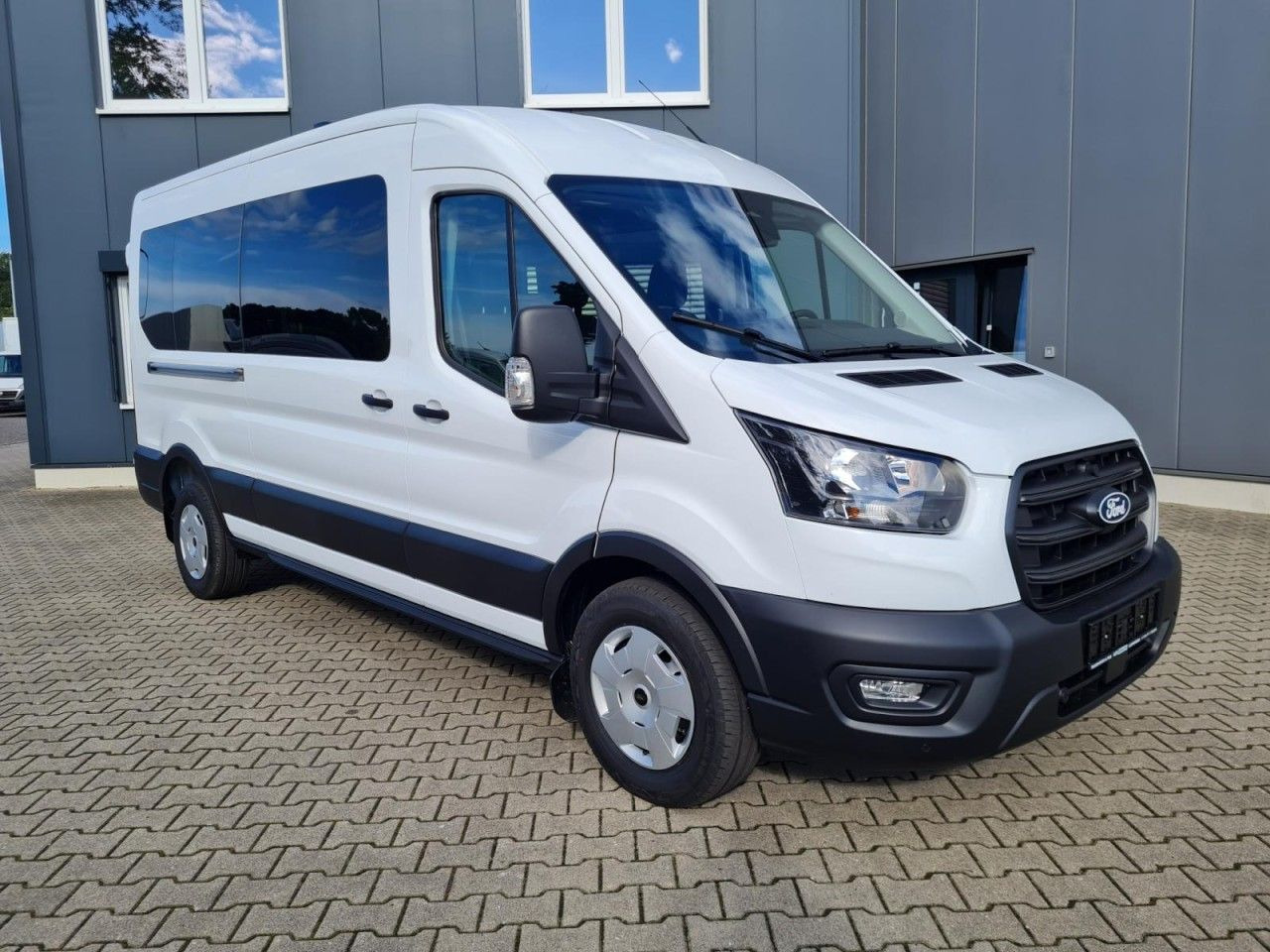 Ford Transit 350 Kombi TDCi L3 Trend 9 Sitzer AUTOMAT - Furgoneta de pasajeros: foto 3 Ford Transit 350 Kombi TDCi L3 Trend 9 Sitzer AUTOMAT - Furgoneta de pasajeros: foto 3