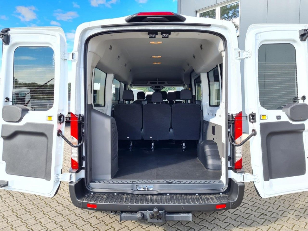Ford Transit 350 Kombi TDCi L3 Trend 9 Sitzer AUTOMAT - Furgoneta de pasajeros: foto 5 Ford Transit 350 Kombi TDCi L3 Trend 9 Sitzer AUTOMAT - Furgoneta de pasajeros: foto 5