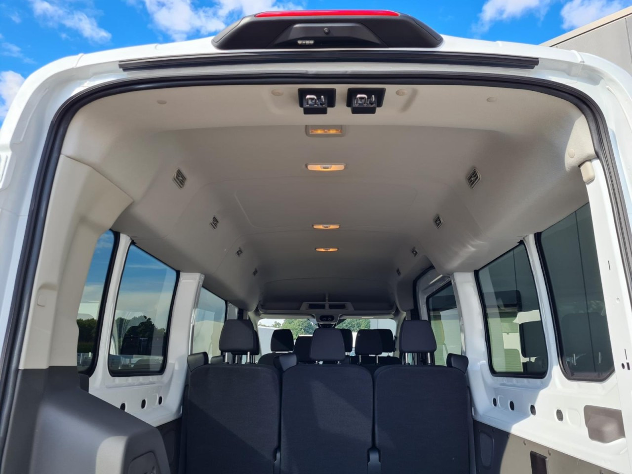 Minibús, Furgoneta de pasajeros Ford Transit 350 Kombi TDCi L3 Trend 9 Sitzer AUTOMATIK: foto 17 Minibús, Furgoneta de pasajeros Ford Transit 350 Kombi TDCi L3 Trend 9 Sitzer AUTOMATIK: foto 17