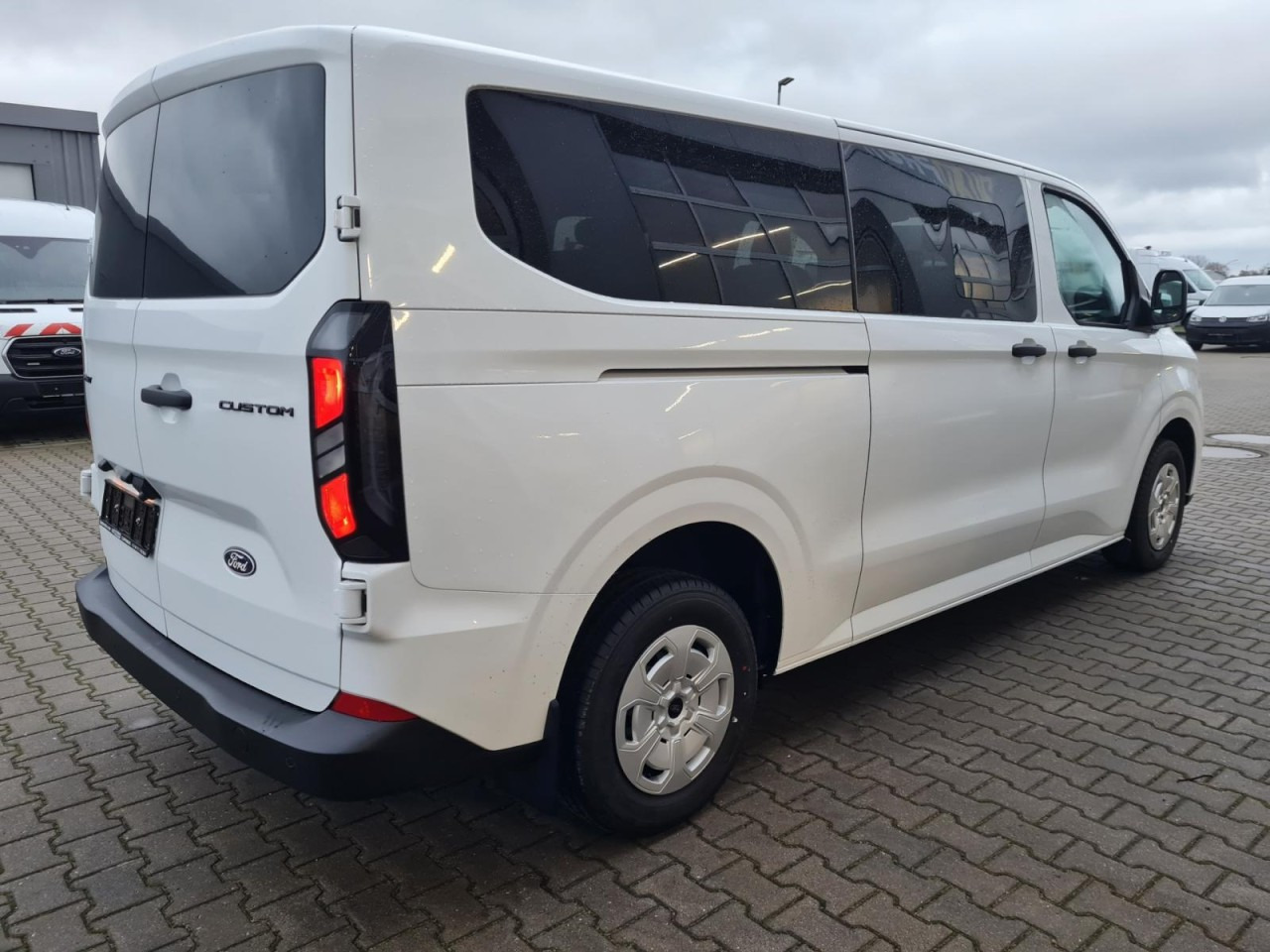Ford Transit Custom Kombi 320 L2 Trend 9 Sitze KAMERA - Minibús, Furgoneta de pasajeros: foto 4 Ford Transit Custom Kombi 320 L2 Trend 9 Sitze KAMERA - Minibús, Furgoneta de pasajeros: foto 4