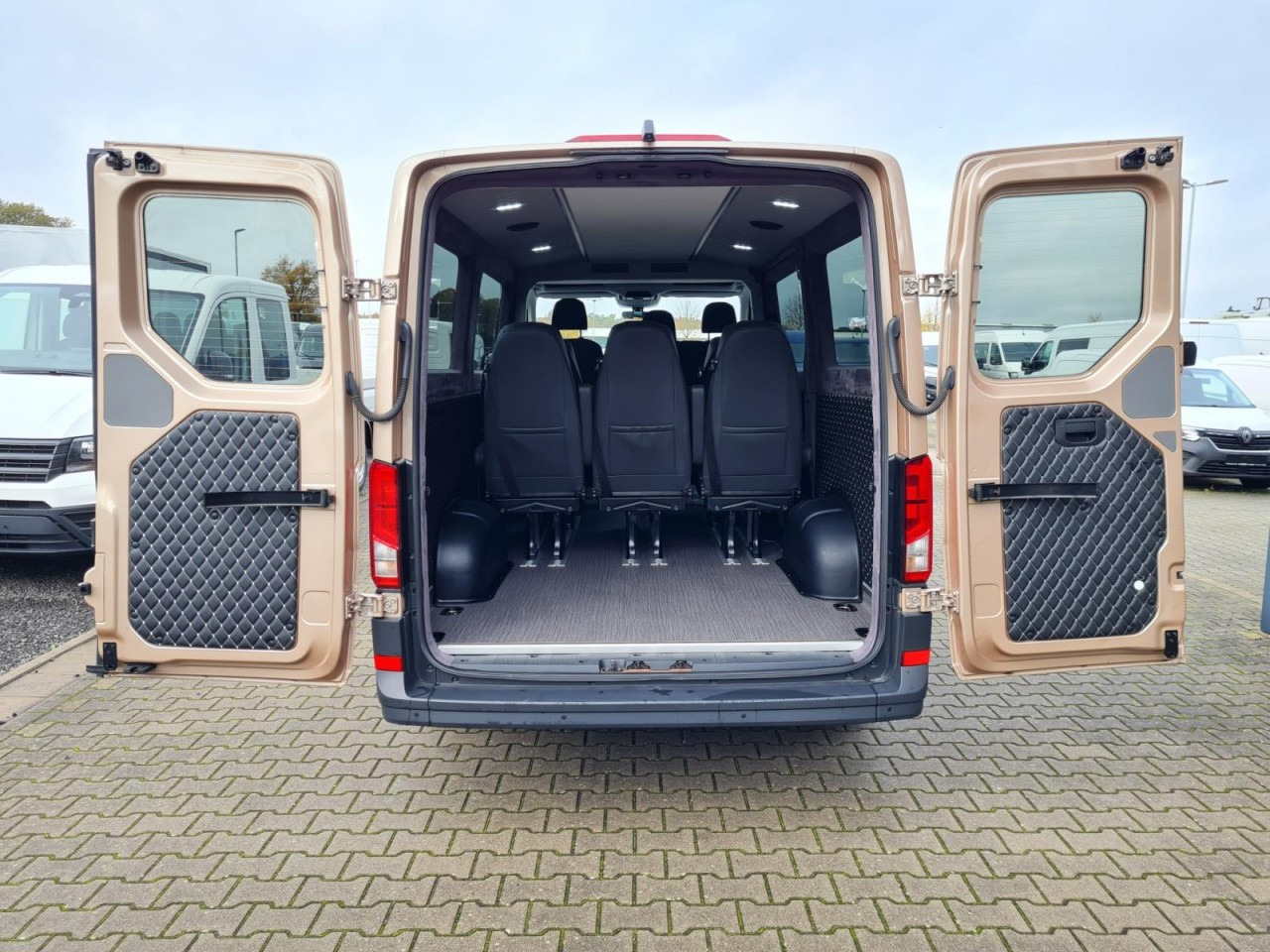 MAN Man TGE 3.180 TDi Kombi 9 Sitze ALU KAMERA LED LEDER Sonderumbau - Minibús, Furgoneta de pasajeros: foto 5 MAN Man TGE 3.180 TDi Kombi 9 Sitze ALU KAMERA LED LEDER Sonderumbau - Minibús, Furgoneta de pasajeros: foto 5