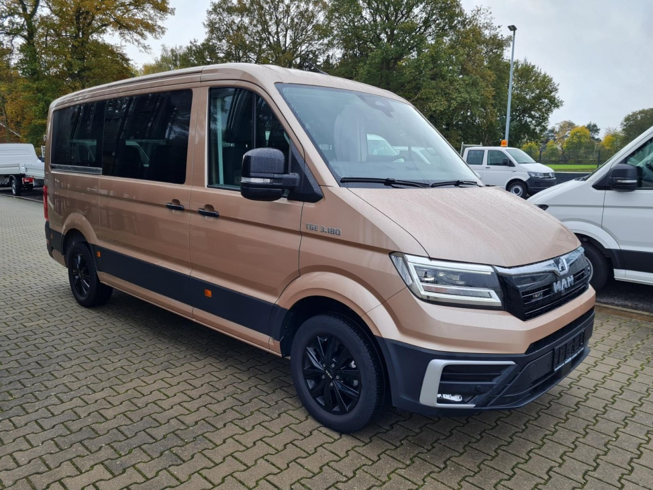 Man TGE 3.180 TDi Kombi 9 Sitze ALU KAMERA LED LEDER Sonderumbau - Furgoneta combi: foto 3 Man TGE 3.180 TDi Kombi 9 Sitze ALU KAMERA LED LEDER Sonderumbau - Furgoneta combi: foto 3