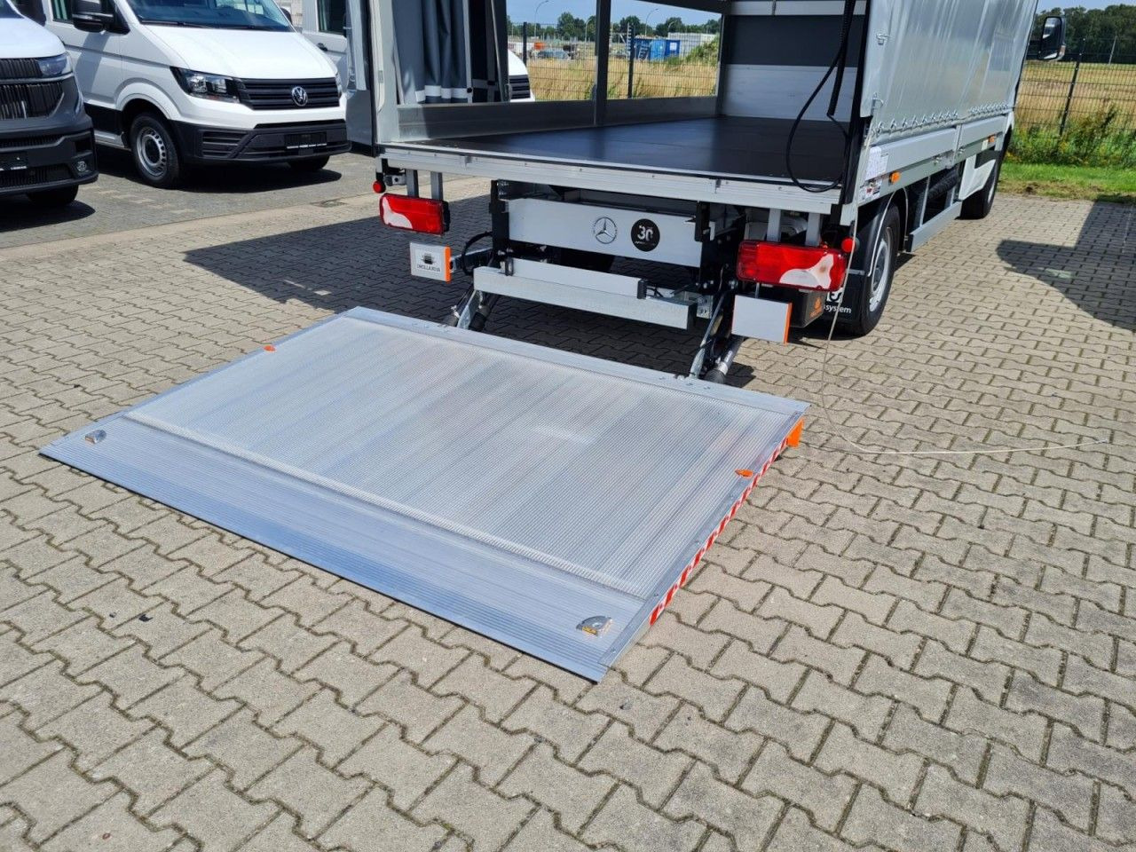 Arrendamiento de  Mercedes-Benz Sprinter 315 Cdi Pritsche Schiebe Plane LBW KLIM Mercedes-Benz Sprinter 315 Cdi Pritsche Schiebe Plane LBW KLIM: foto 8