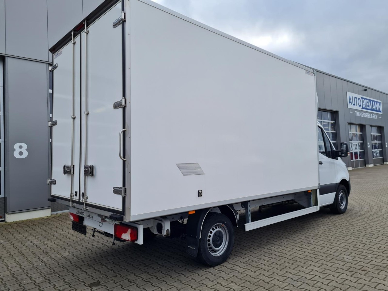 Mercedes-Benz Sprinter 315 Koffer lang MBux KLIMA NAVI TEMPOMAT - Furgoneta caja cerrada: foto 4 Mercedes-Benz Sprinter 315 Koffer lang MBux KLIMA NAVI TEMPOMAT - Furgoneta caja cerrada: foto 4