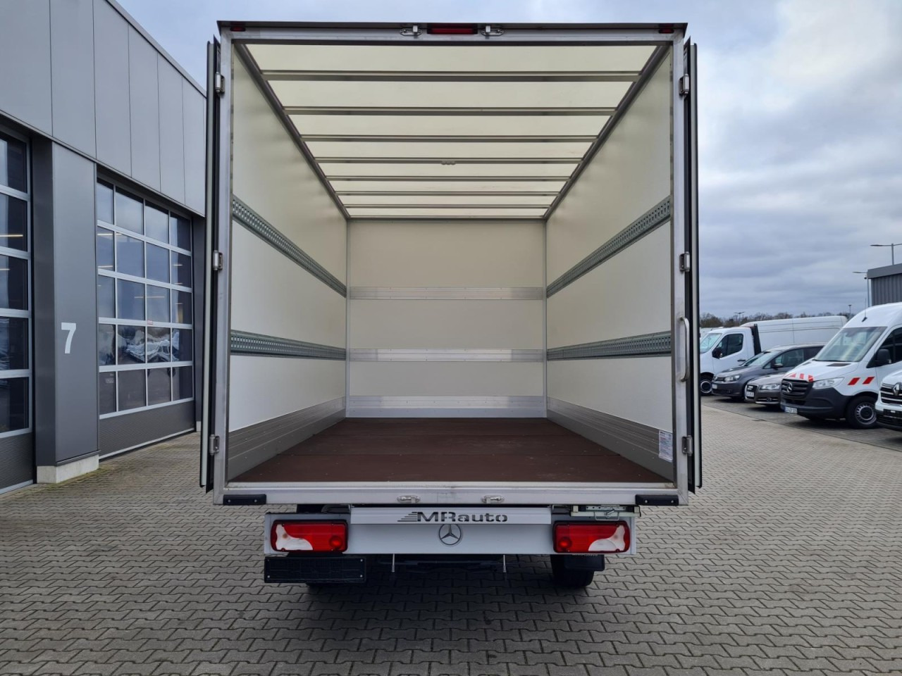 Mercedes-Benz Sprinter 315 Koffer lang MBux KLIMA NAVI TEMPOMAT - Furgoneta caja cerrada: foto 5 Mercedes-Benz Sprinter 315 Koffer lang MBux KLIMA NAVI TEMPOMAT - Furgoneta caja cerrada: foto 5