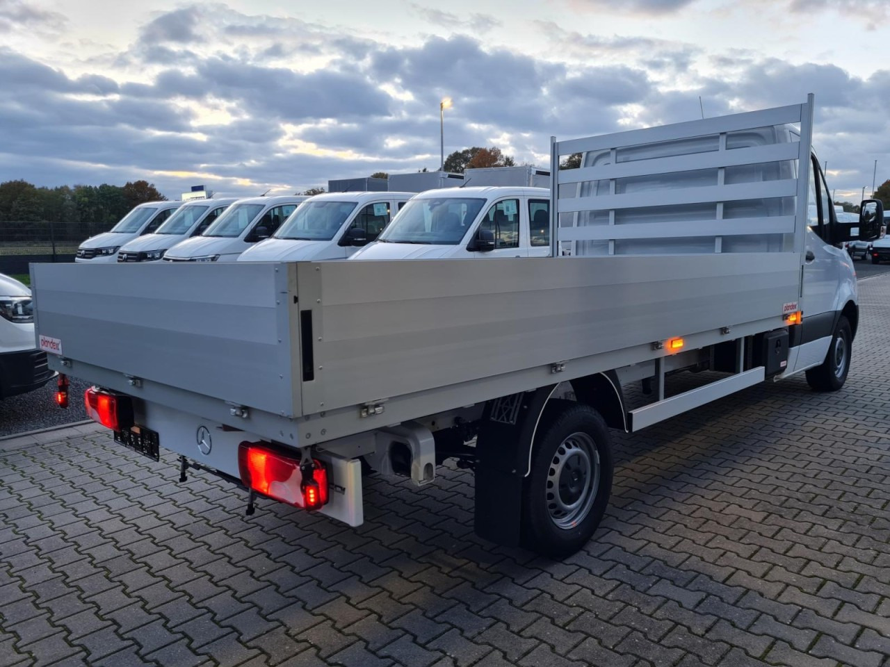 Mercedes-Benz Sprinter 317 CDI Pritsche L3 lang RWD KLIMA TEMPOMAT - Furgoneta caja abierta: foto 4 Mercedes-Benz Sprinter 317 CDI Pritsche L3 lang RWD KLIMA TEMPOMAT - Furgoneta caja abierta: foto 4