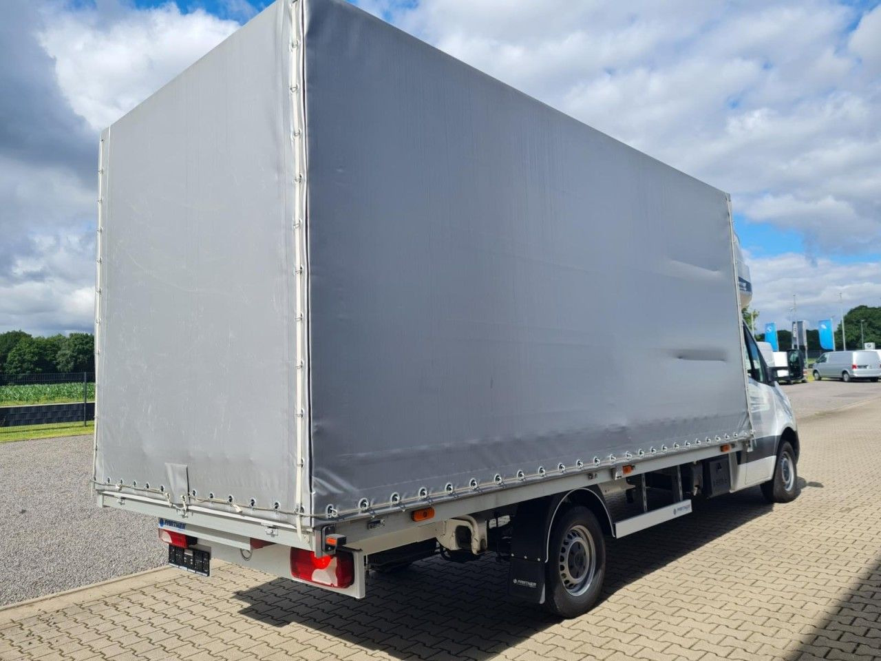 Mercedes-Benz Sprinter 317 CDI Pritsche Plane Schlafkab. RWD - Furgoneta con lona: foto 4 Mercedes-Benz Sprinter 317 CDI Pritsche Plane Schlafkab. RWD - Furgoneta con lona: foto 4
