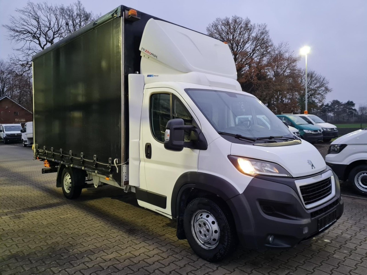 Peugeot Boxer 35 Pritsche 2x Schiebe Plane LBW L4 KLIMA - Furgoneta con lona: foto 3 Peugeot Boxer 35 Pritsche 2x Schiebe Plane LBW L4 KLIMA - Furgoneta con lona: foto 3