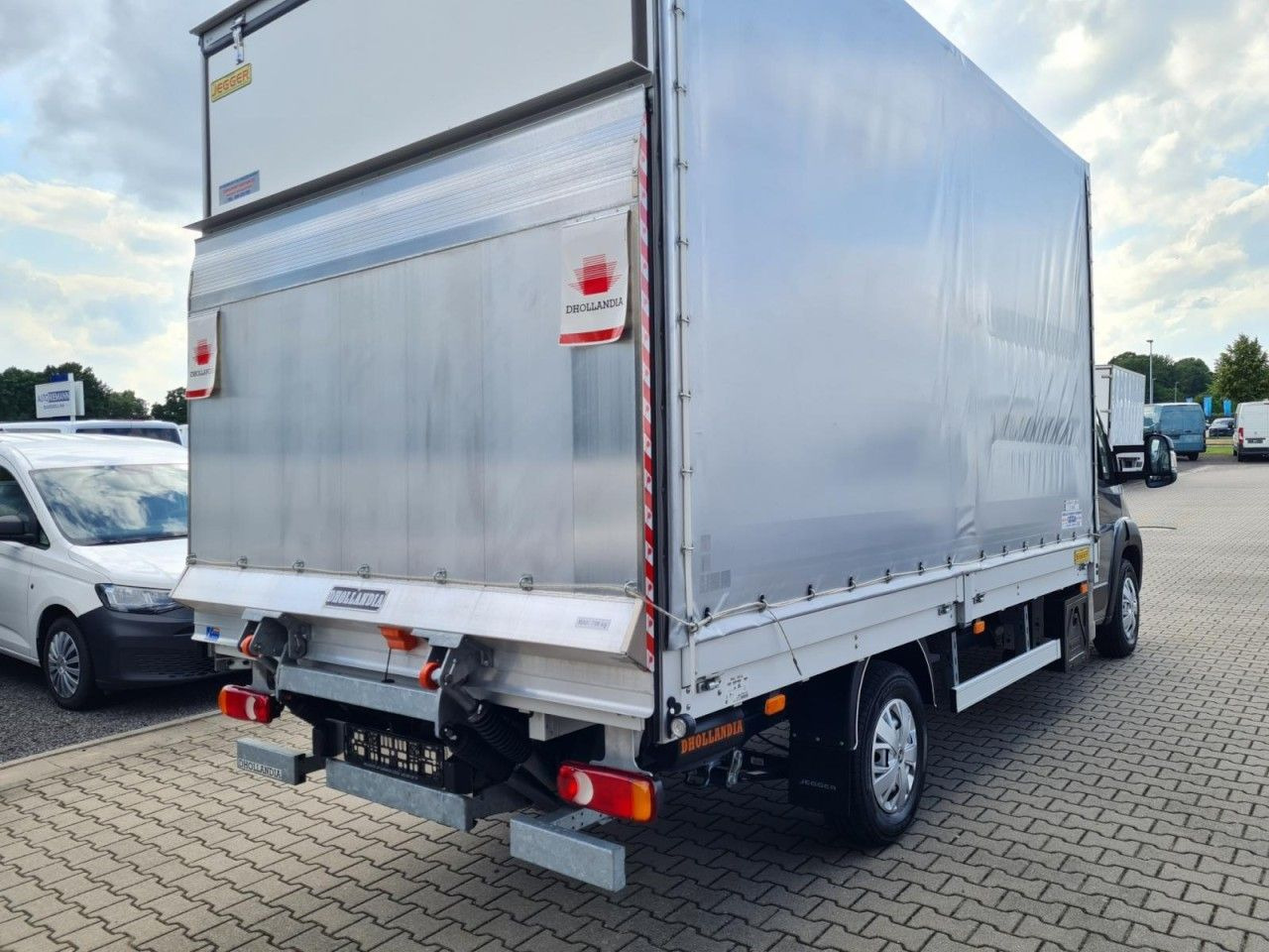 Peugeot Boxer Pritsche Schiebe Plane 2.2 HDi LBW - Furgoneta con lona: foto 4 Peugeot Boxer Pritsche Schiebe Plane 2.2 HDi LBW - Furgoneta con lona: foto 4