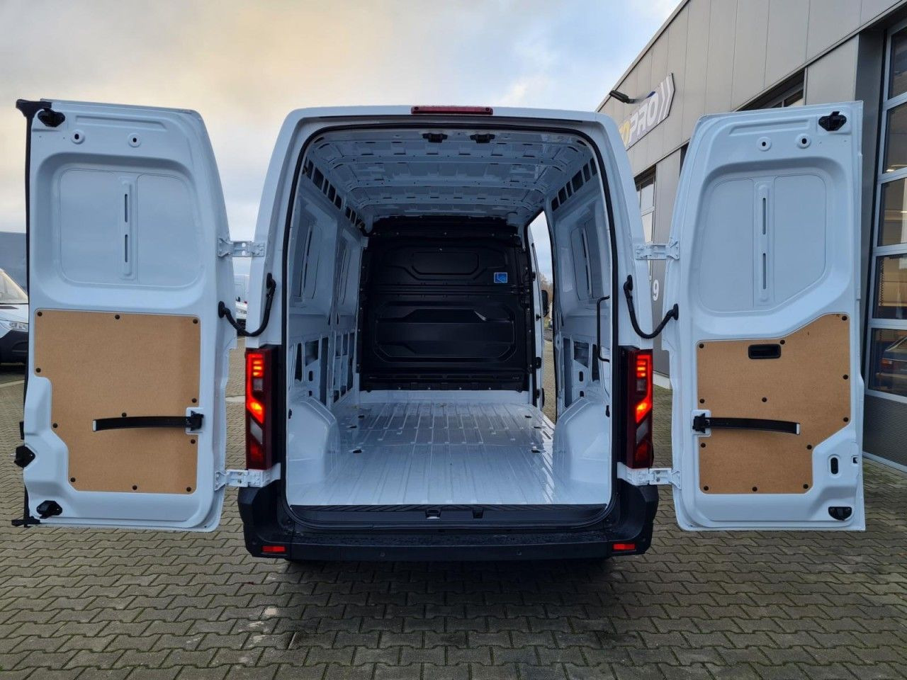 Renault Master 35 New Kasten L3H2 KLIMA KOMFORT LED PDC - Furgón: foto 5 Renault Master 35 New Kasten L3H2 KLIMA KOMFORT LED PDC - Furgón: foto 5