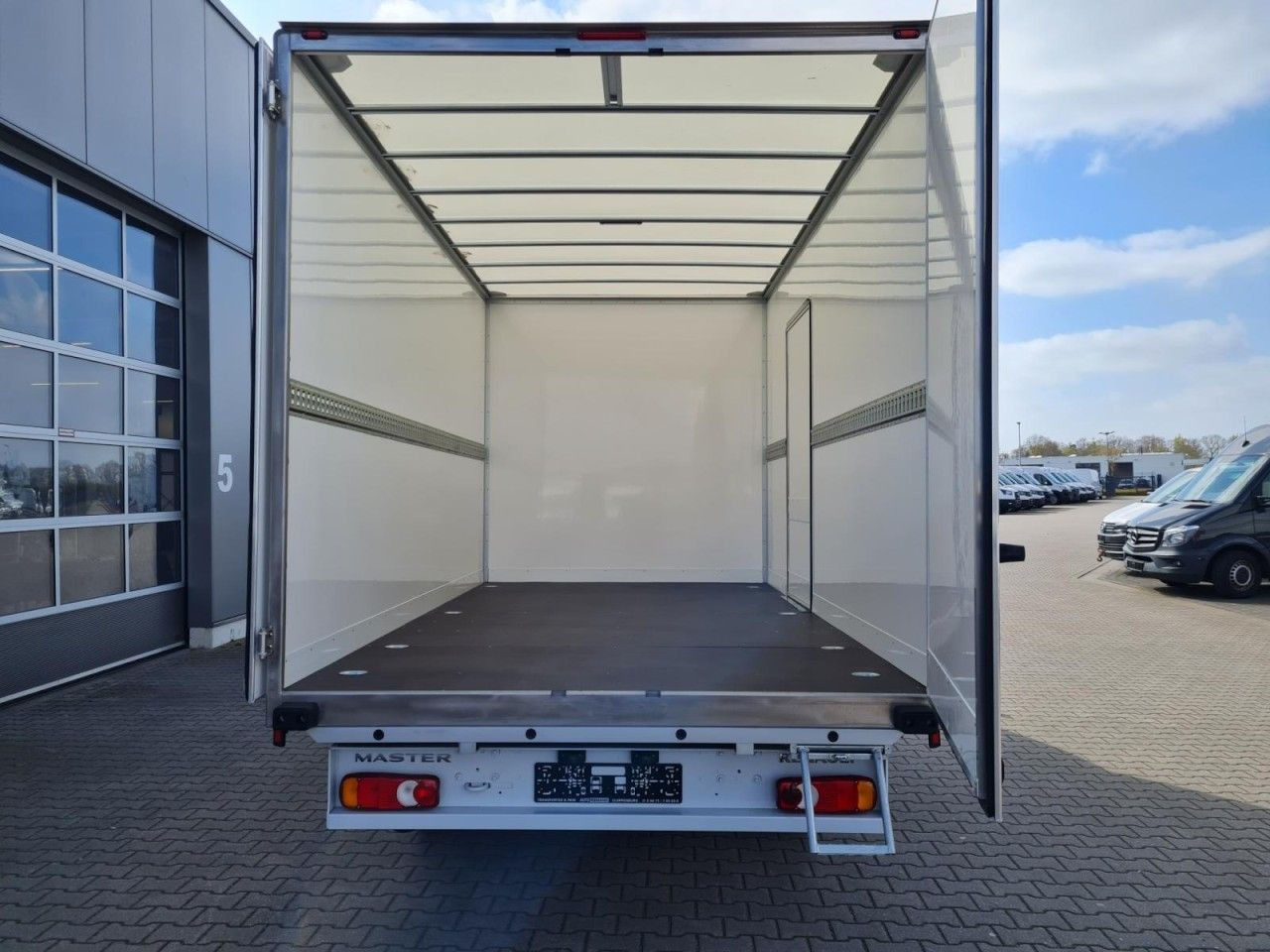 Renault Master 35 New Möbel Koffer KLIMA KOMFORT TEMPOMA - Furgoneta caja cerrada: foto 5 Renault Master 35 New Möbel Koffer KLIMA KOMFORT TEMPOMA - Furgoneta caja cerrada: foto 5