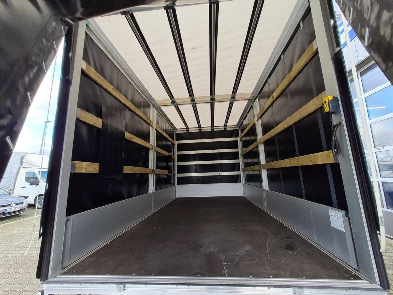 Renault Master Pritsche Schiebe Plane Schlafkabine LBW S - Furgoneta con lona: foto 5 Renault Master Pritsche Schiebe Plane Schlafkabine LBW S - Furgoneta con lona: foto 5