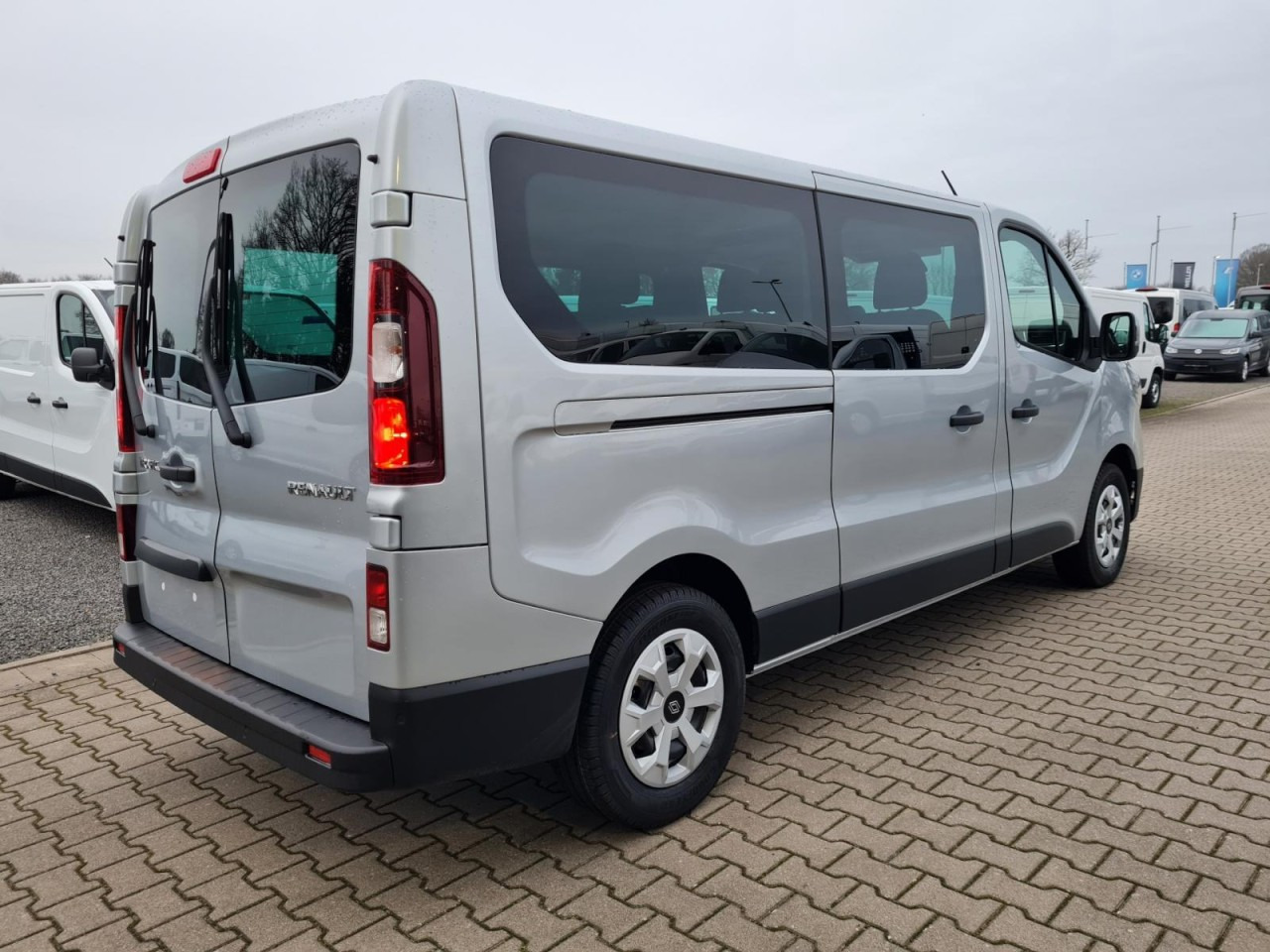 Renault Trafic Kombi 9-Sitze L2 Grand Equilibre KLIMA TEMPOMAT - Minibús, Furgoneta de pasajeros: foto 4 Renault Trafic Kombi 9-Sitze L2 Grand Equilibre KLIMA TEMPOMAT - Minibús, Furgoneta de pasajeros: foto 4
