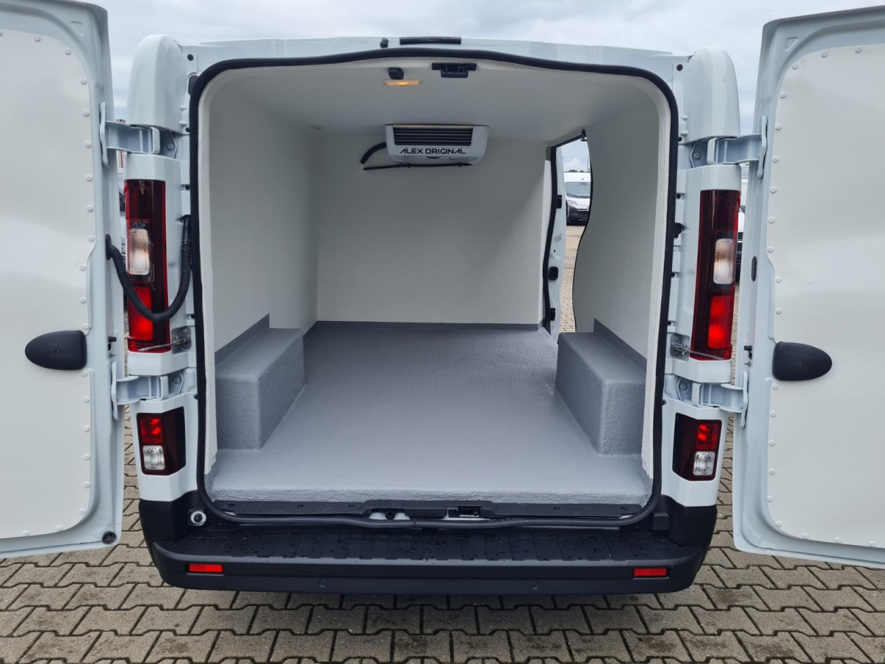 Renault Trafic Kühlkasten 3.0t L2 KLIMA LED NAVI/APP TEMPO - Furgoneta frigorifica: foto 5 Renault Trafic Kühlkasten 3.0t L2 KLIMA LED NAVI/APP TEMPO - Furgoneta frigorifica: foto 5