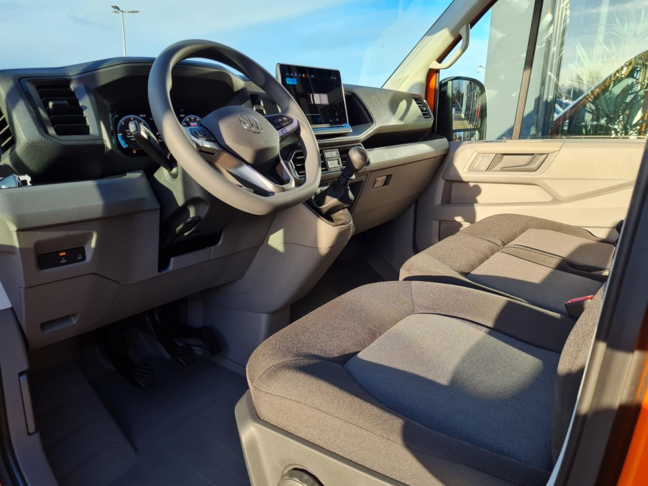 Arrendamiento de  Volkswagen Crafter 35 Doka Pritsche MR AHK KLIMA PDC TEMPOMAT Volkswagen Crafter 35 Doka Pritsche MR AHK KLIMA PDC TEMPOMAT: foto 10