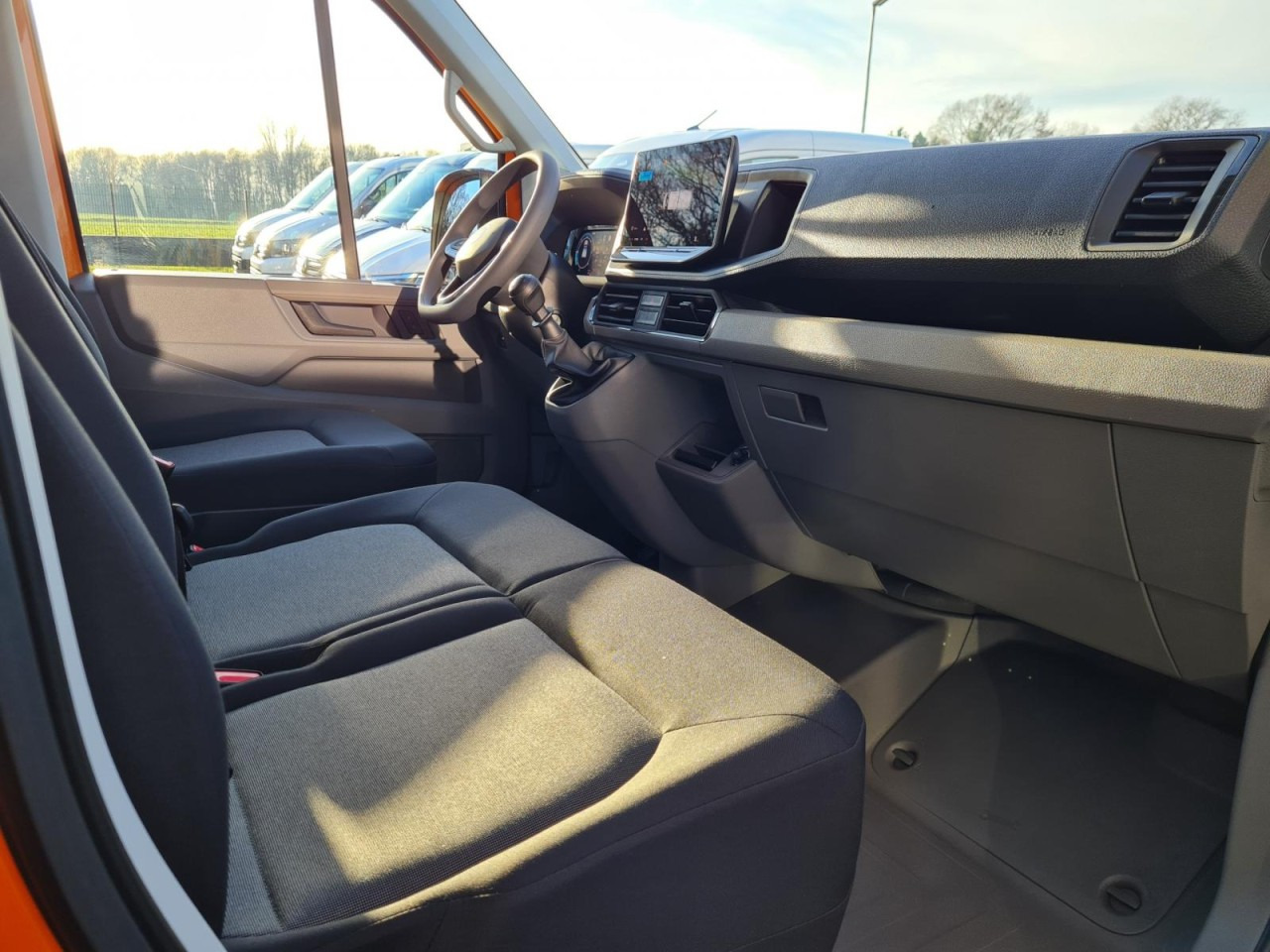 Arrendamiento de  Volkswagen Crafter 35 Doka Pritsche MR AHK KLIMA PDC TEMPOMAT Volkswagen Crafter 35 Doka Pritsche MR AHK KLIMA PDC TEMPOMAT: foto 12