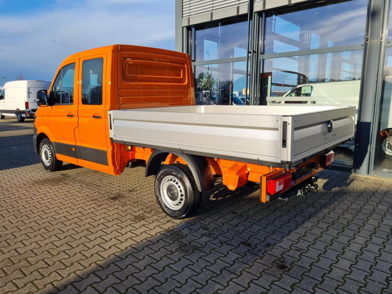 Arrendamiento de  Volkswagen Crafter 35 Doka Pritsche MR AHK KLIMA PDC TEMPOMAT Volkswagen Crafter 35 Doka Pritsche MR AHK KLIMA PDC TEMPOMAT: foto 7