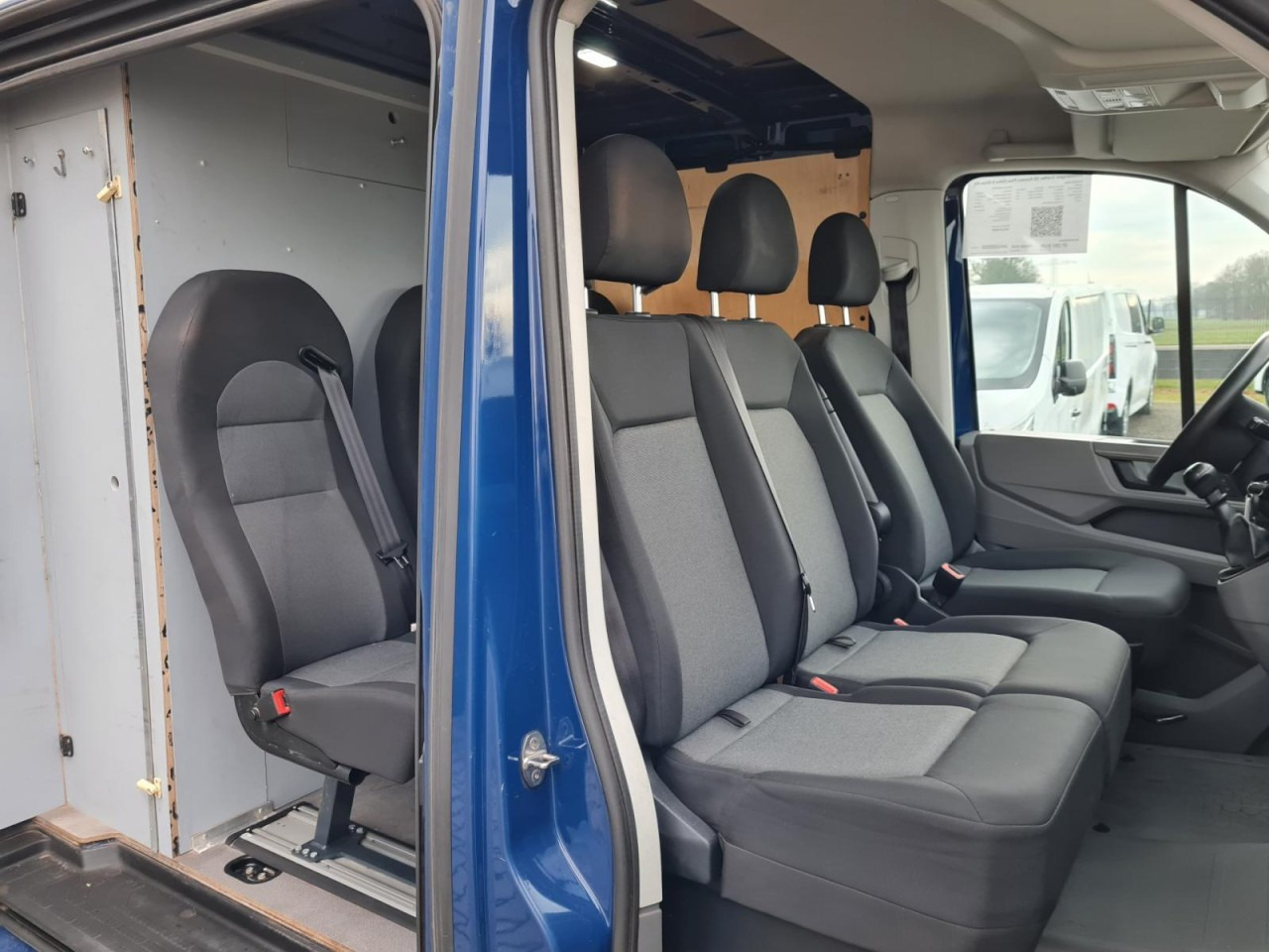 Volkswagen Crafter 35 Kasten Plus Doka mixto NAVI AHK 6 Sitzer - Furgón, Furgoneta combi: foto 5 Volkswagen Crafter 35 Kasten Plus Doka mixto NAVI AHK 6 Sitzer - Furgón, Furgoneta combi: foto 5