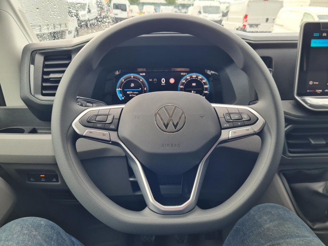 Arrendamiento de  Volkswagen Crafter 35 Kasten TDI MR PDC KLIMA TEMPOMAT Volkswagen Crafter 35 Kasten TDI MR PDC KLIMA TEMPOMAT: foto 10