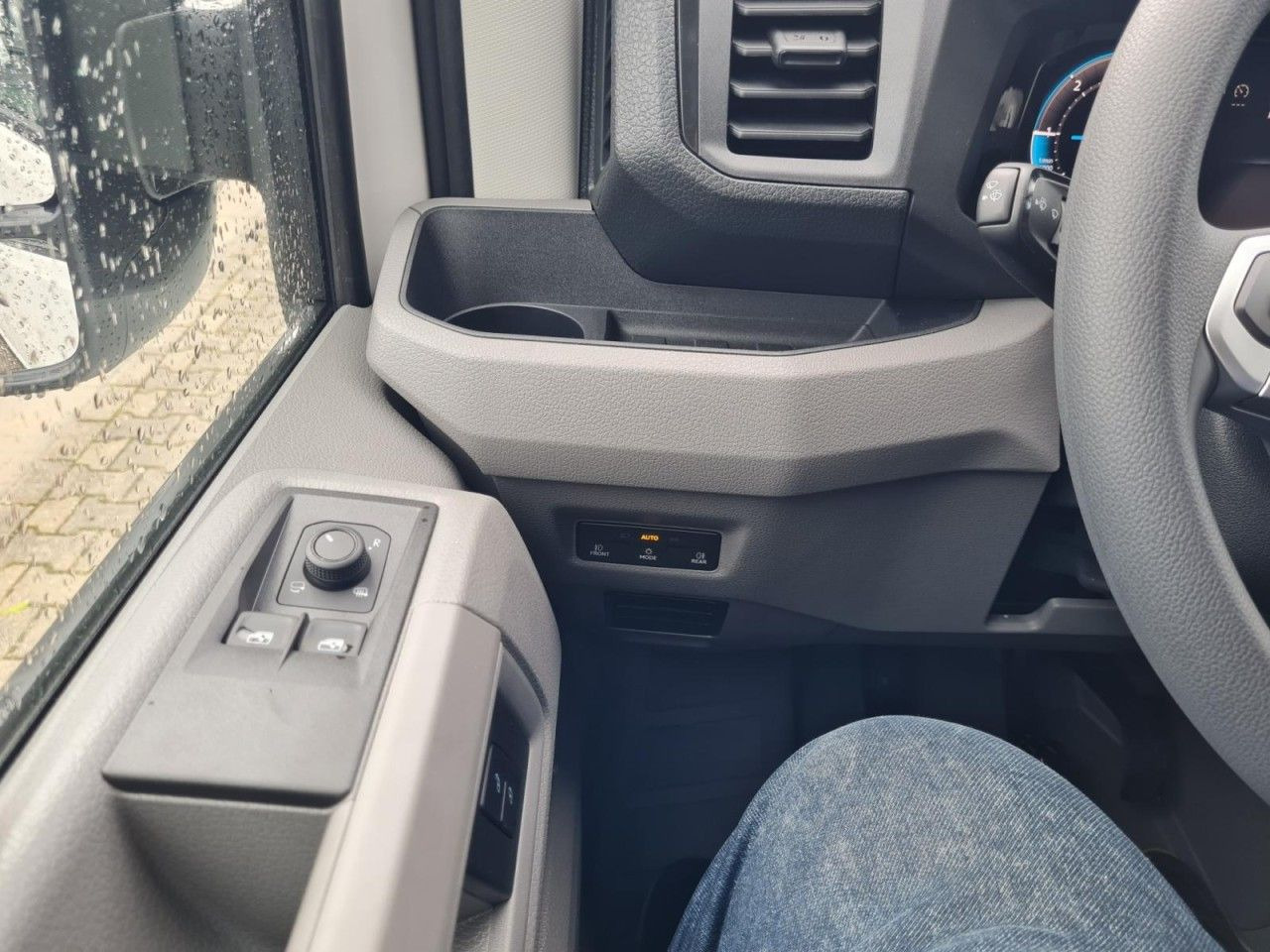 Arrendamiento de  Volkswagen Crafter 35 Kasten TDI MR PDC KLIMA TEMPOMAT Volkswagen Crafter 35 Kasten TDI MR PDC KLIMA TEMPOMAT: foto 19