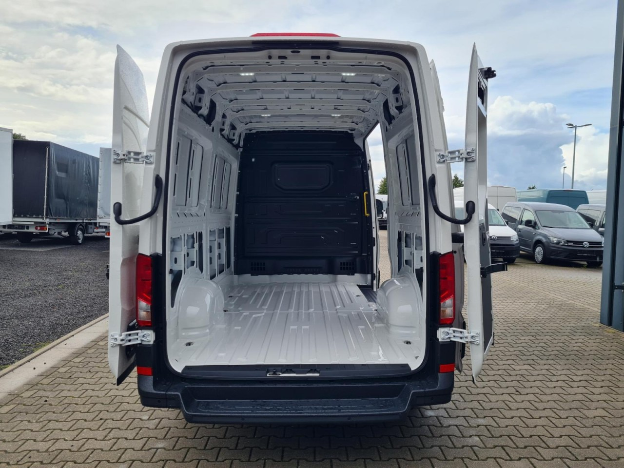Volkswagen Crafter 35 Kasten TDI MR PDC KLIMA Tempomat L3H3 - Furgón: foto 5 Volkswagen Crafter 35 Kasten TDI MR PDC KLIMA Tempomat L3H3 - Furgón: foto 5