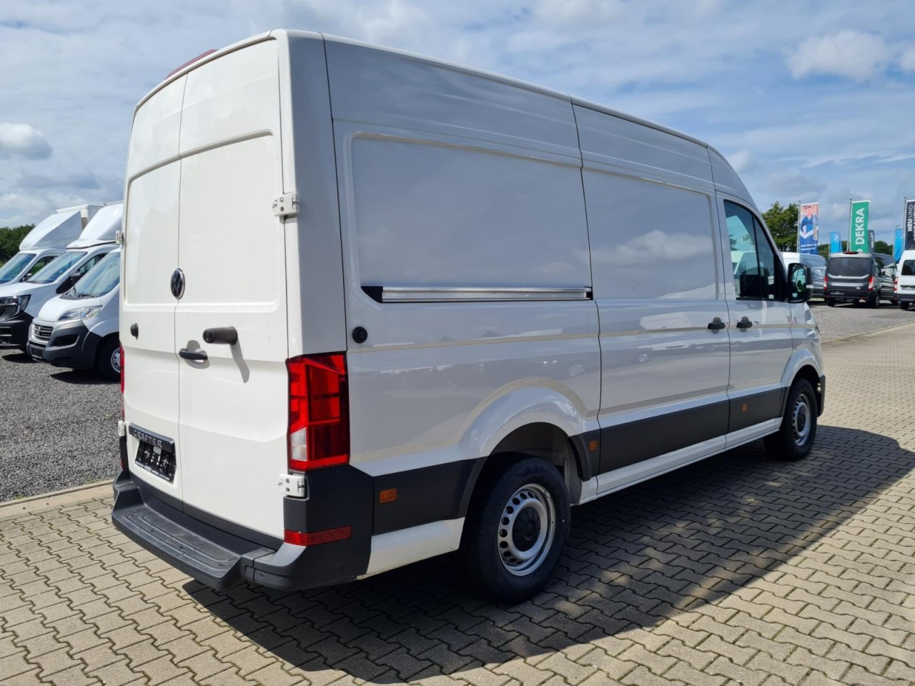 Volkswagen Crafter Kasten MR L3H3 KLIMA KOMFORT PDC TEMPOMAT - Furgoneta pequeña: foto 4 Volkswagen Crafter Kasten MR L3H3 KLIMA KOMFORT PDC TEMPOMAT - Furgoneta pequeña: foto 4