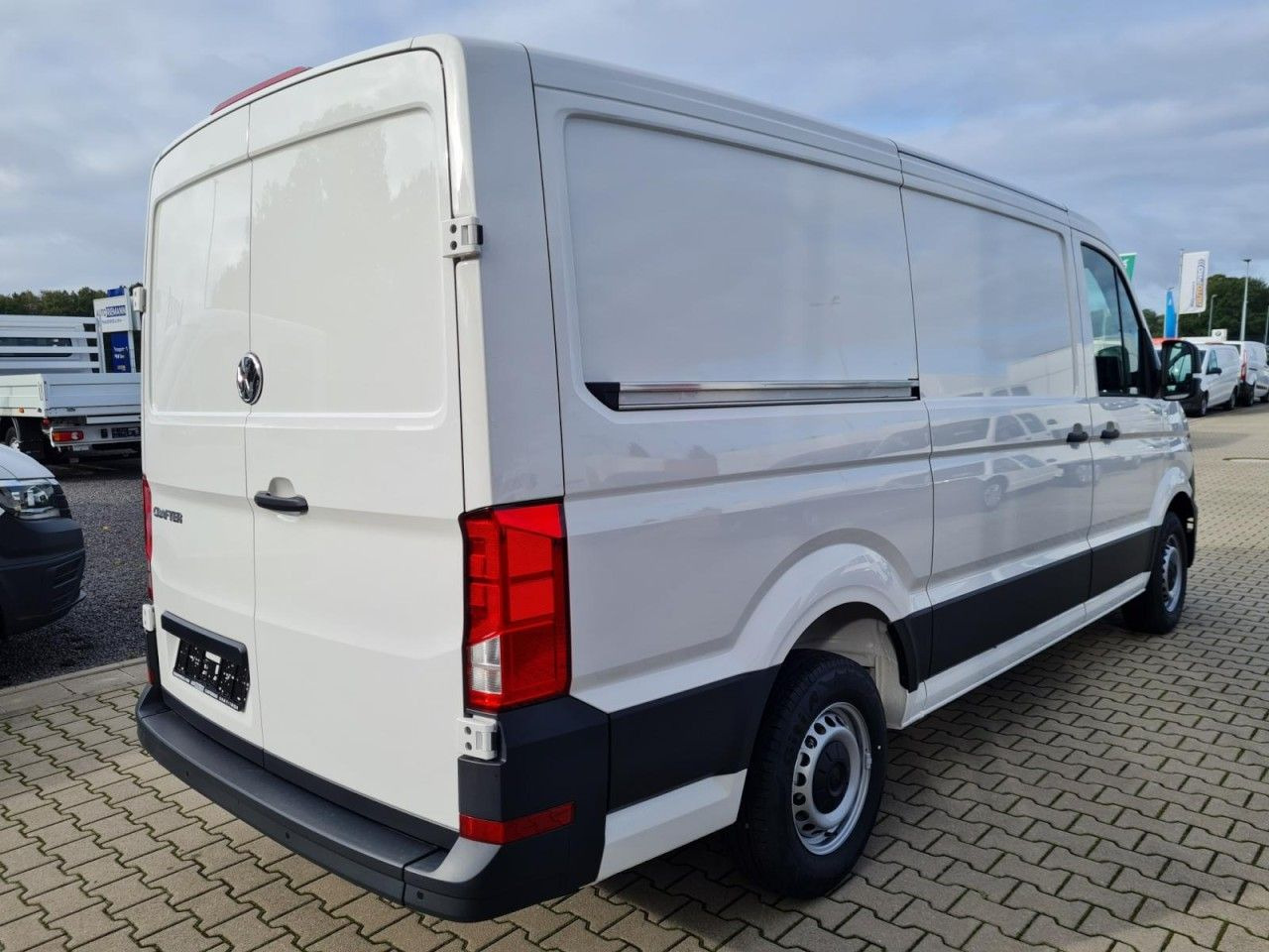 Volkswagen Crafter Kasten TDI MR L3H2 KLIMA TEMPOMAT - Furgoneta pequeña: foto 4 Volkswagen Crafter Kasten TDI MR L3H2 KLIMA TEMPOMAT - Furgoneta pequeña: foto 4