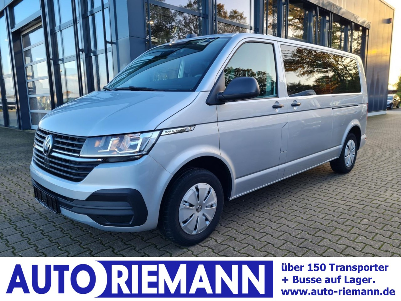 Volkswagen T6.1 Caravelle TDI lang 9 Sitzer 2 Schiebetüren Trendl. - Minibús, Furgoneta de pasajeros: foto 1 Volkswagen T6.1 Caravelle TDI lang 9 Sitzer 2 Schiebetüren Trendl. - Minibús, Furgoneta de pasajeros: foto 1