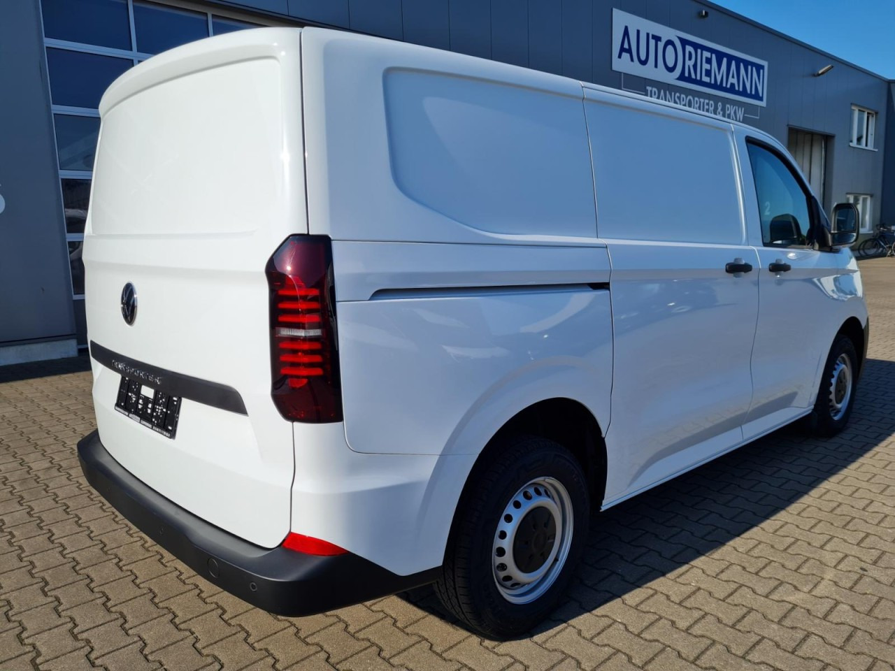 Volkswagen T7 Transporter Kasten TDi L1 Heckklappe KLIMA PDC - Furgoneta pequeña: foto 5 Volkswagen T7 Transporter Kasten TDi L1 Heckklappe KLIMA PDC - Furgoneta pequeña: foto 5