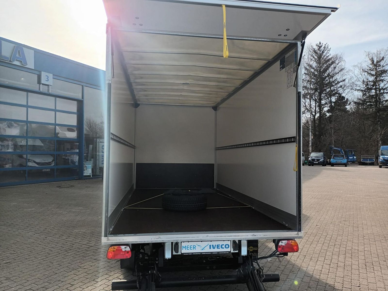 Iveco Daily 35S14HE Koffer LBW, Rückfahrkamera 2x a... - Furgoneta caja cerrada: foto 5 Iveco Daily 35S14HE Koffer LBW, Rückfahrkamera 2x a... - Furgoneta caja cerrada: foto 5