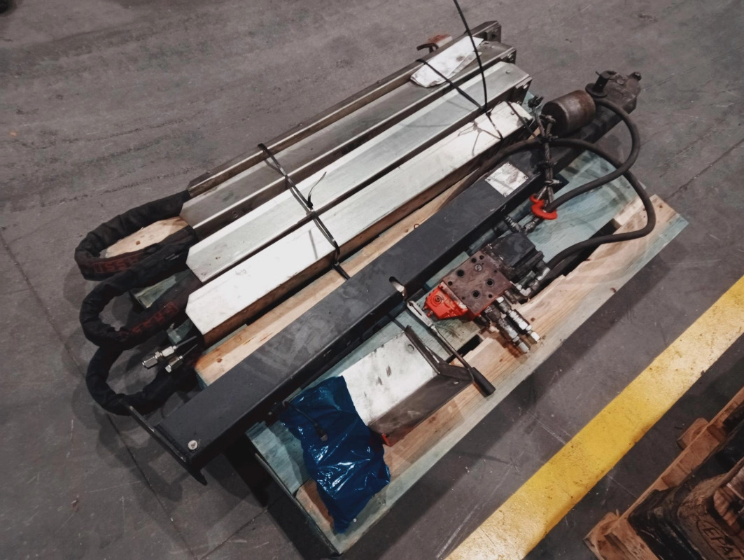 Funciones suplementarias + recogida de cristal - Grúa para camión: foto 2 Funciones suplementarias + recogida de cristal - Grúa para camión: foto 2