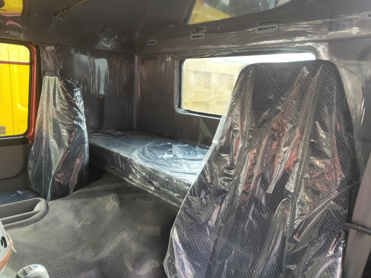 Sinotruk HOWO 371 6*4 Tractor - Cabeza tractora: foto 5 Sinotruk HOWO 371 6*4 Tractor - Cabeza tractora: foto 5