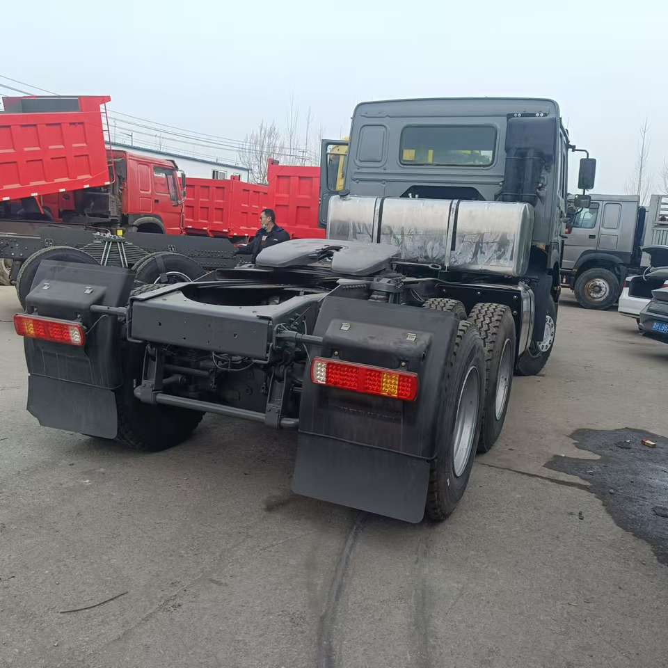 Sinotruk HOWO 371 6*4 Tractor - Cabeza tractora: foto 4 Sinotruk HOWO 371 6*4 Tractor - Cabeza tractora: foto 4