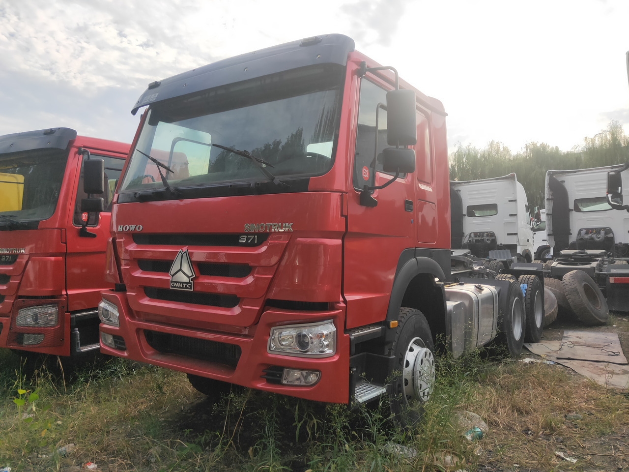 Sinotruk HOWO 371 6*4 Tractor - Cabeza tractora: foto 1 Sinotruk HOWO 371 6*4 Tractor - Cabeza tractora: foto 1