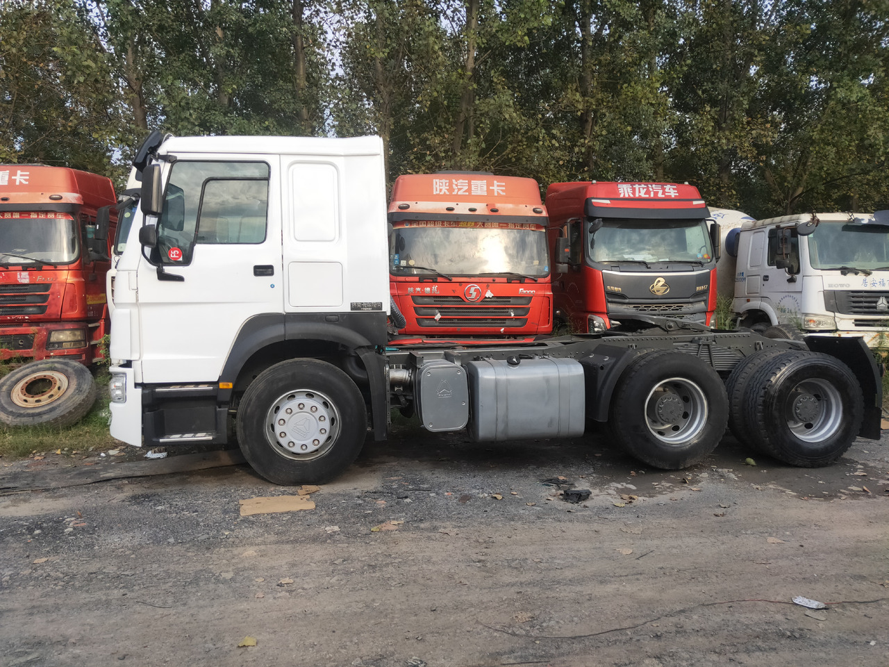 Sinotruk HOWO 371 6*4 Tractor - Cabeza tractora: foto 3 Sinotruk HOWO 371 6*4 Tractor - Cabeza tractora: foto 3