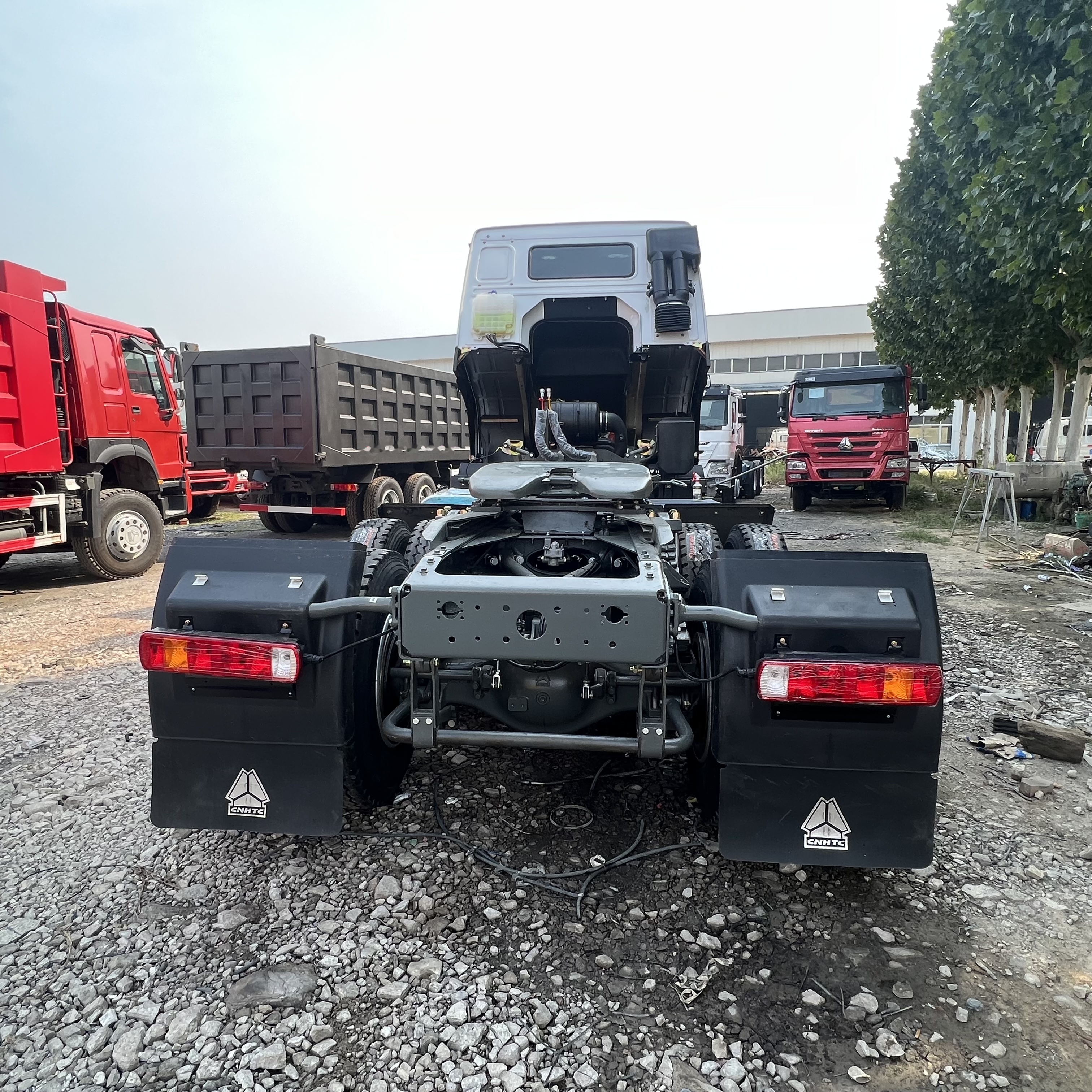 Sinotruk HOWO 371 Tractor - Cabeza tractora: foto 2 Sinotruk HOWO 371 Tractor - Cabeza tractora: foto 2