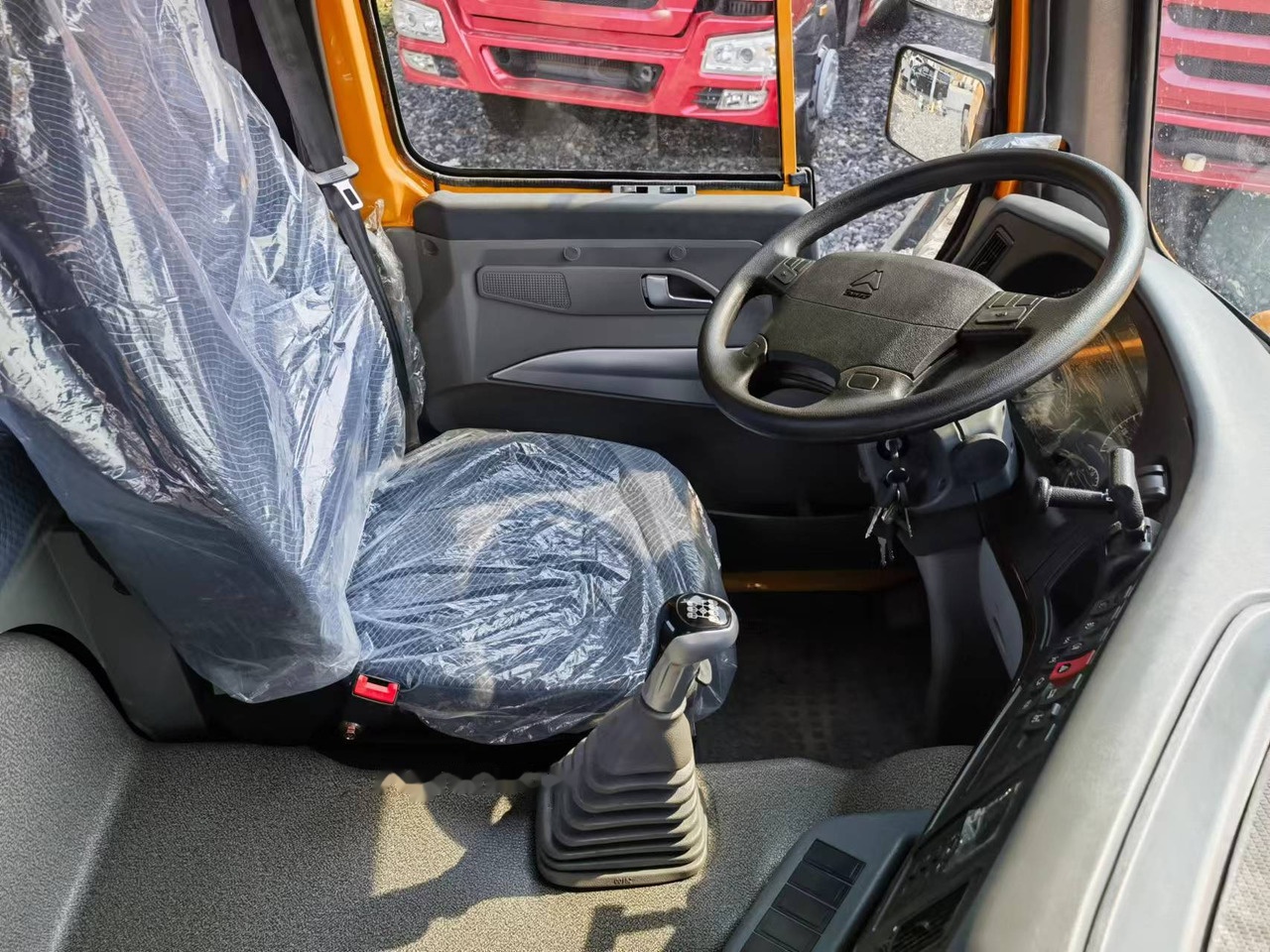 Sinotruk HOWO 371 Tractor - Cabeza tractora: foto 2 Sinotruk HOWO 371 Tractor - Cabeza tractora: foto 2