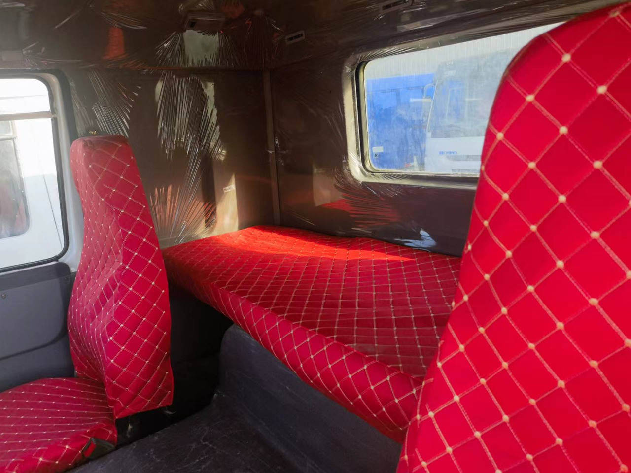 Sinotruk HOWO 371 Tractor - Cabeza tractora: foto 2 Sinotruk HOWO 371 Tractor - Cabeza tractora: foto 2