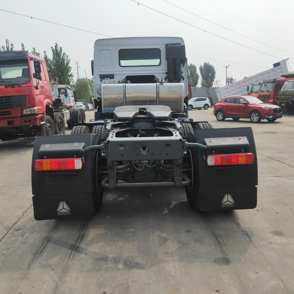 Sinotruk HOWO 420 6*4 Tractor - Cabeza tractora: foto 3 Sinotruk HOWO 420 6*4 Tractor - Cabeza tractora: foto 3