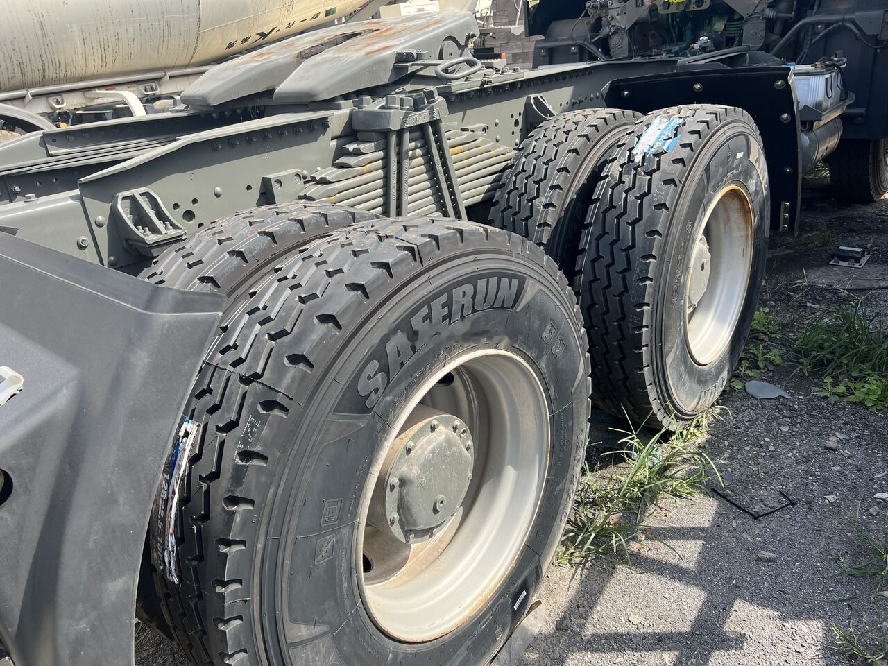 Sinotruk HOWO 420HP 6X4 Tractor - Cabeza tractora: foto 2 Sinotruk HOWO 420HP 6X4 Tractor - Cabeza tractora: foto 2