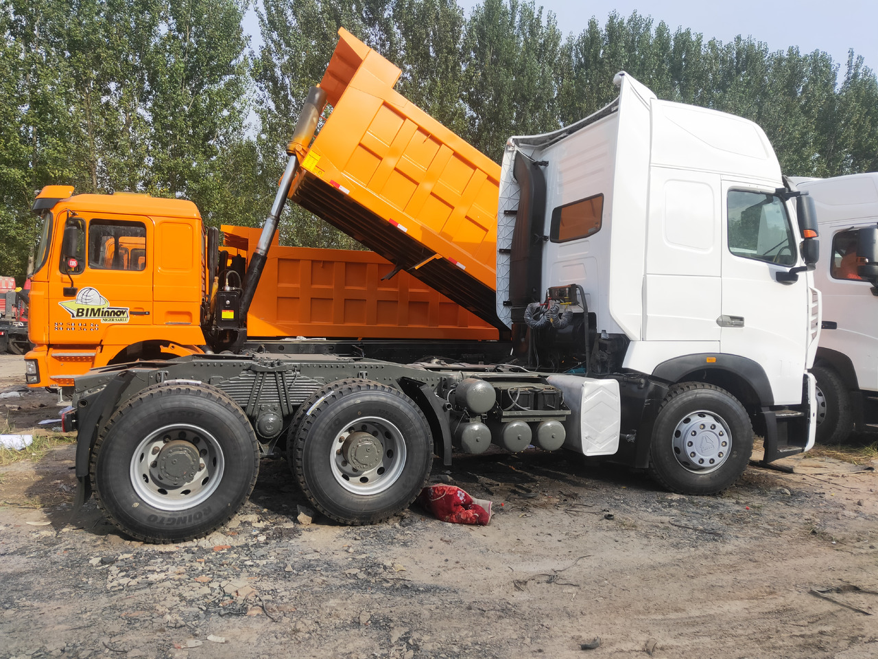 Sinotruk HOWO A7 6*4 Tractor - Cabeza tractora: foto 3 Sinotruk HOWO A7 6*4 Tractor - Cabeza tractora: foto 3