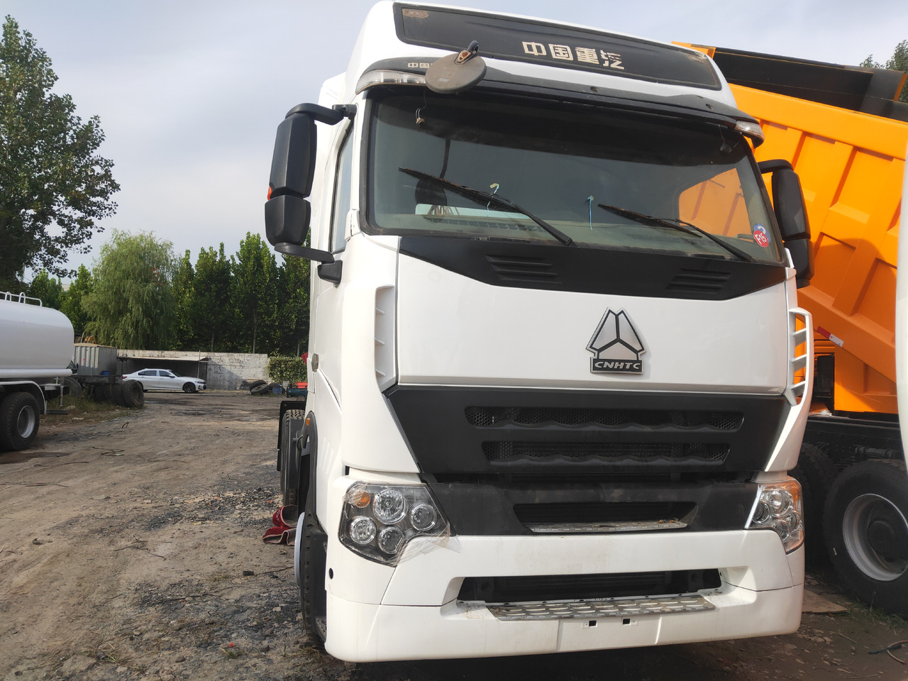 Sinotruk HOWO A7 6*4 Tractor - Cabeza tractora: foto 1 Sinotruk HOWO A7 6*4 Tractor - Cabeza tractora: foto 1