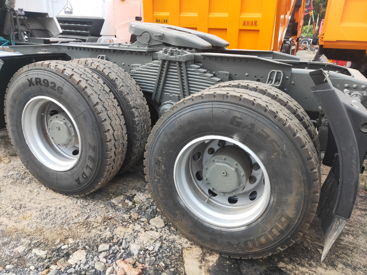 Sinotruk HOWO A7 6*4 Tractor - Cabeza tractora: foto 4 Sinotruk HOWO A7 6*4 Tractor - Cabeza tractora: foto 4