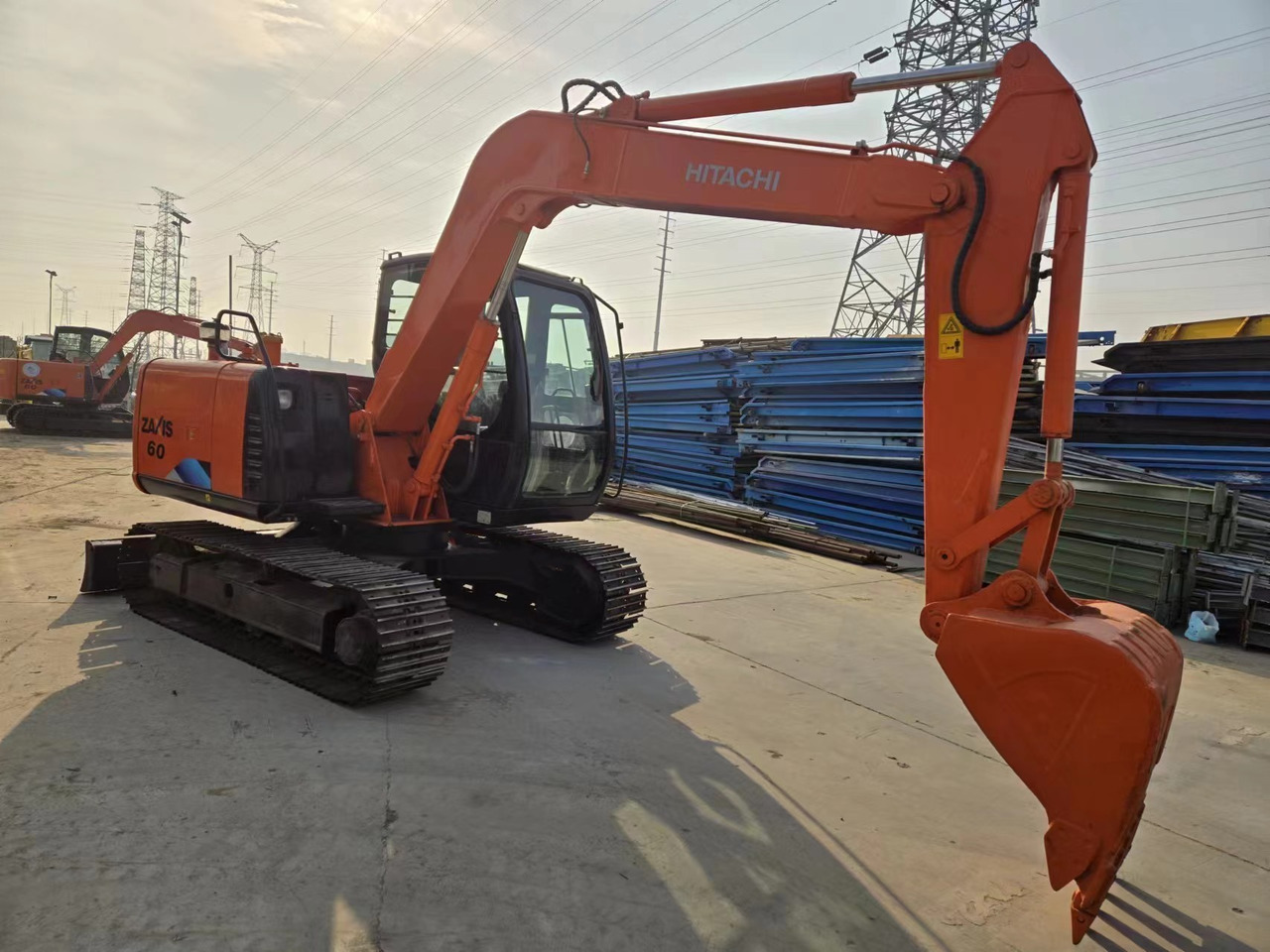 HITACHI ZX60 - Miniexcavadora: foto 2 HITACHI ZX60 - Miniexcavadora: foto 2