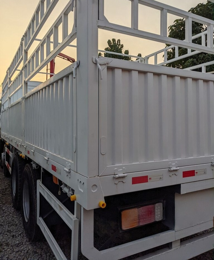 Howo 375 8x4 - Camión caja abierta: foto 5 Howo 375 8x4 - Camión caja abierta: foto 5