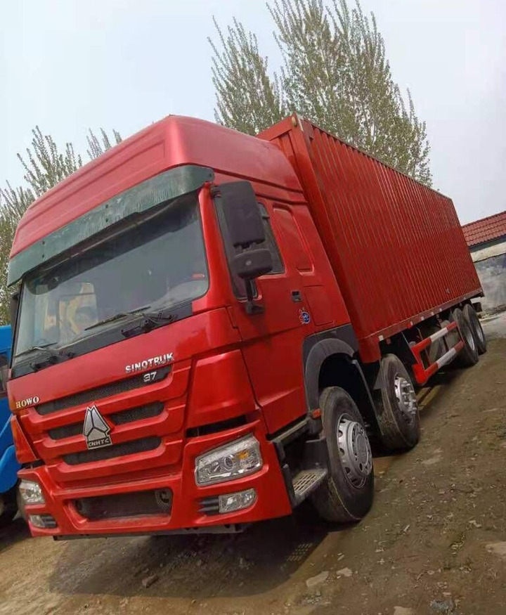 Howo 8X4 Box Truck Box Van - Camión portacontenedore/ Intercambiable: foto 1 Howo 8X4 Box Truck Box Van - Camión portacontenedore/ Intercambiable: foto 1