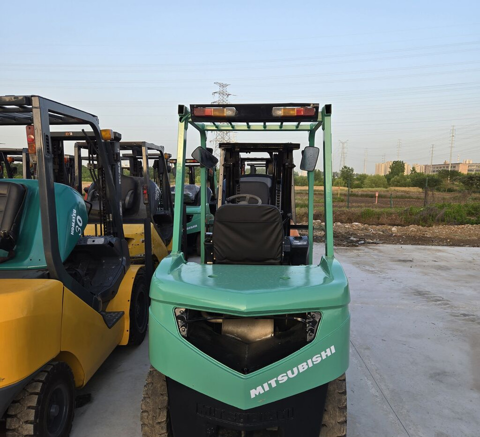 Mitsubishi FD30 with swing fork - Carretilla elevadora diésel: foto 5 Mitsubishi FD30 with swing fork - Carretilla elevadora diésel: foto 5