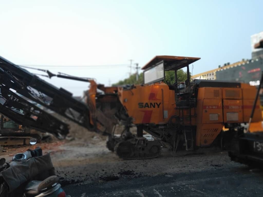Sany SCM600-3 - Pavimentadora de asfalto: foto 4 Sany SCM600-3 - Pavimentadora de asfalto: foto 4